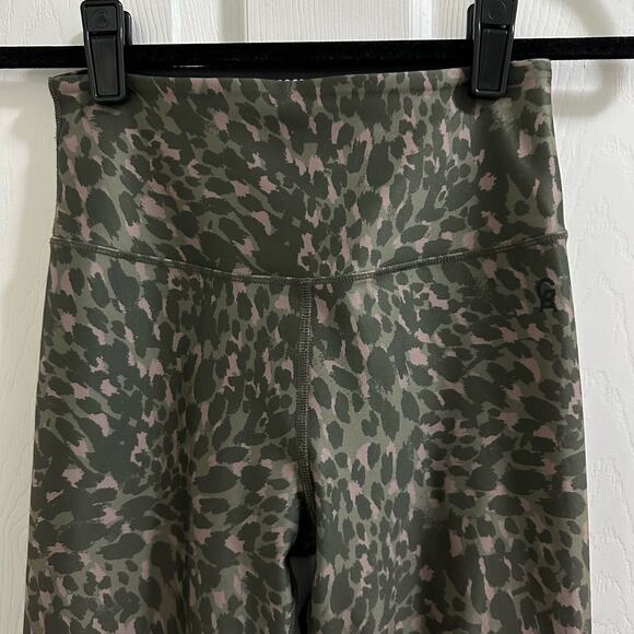 GOOD AMERICAN The Ferocious Legging in Green Mauve Leopard Print Size 1 Small - Picture 4 of 13